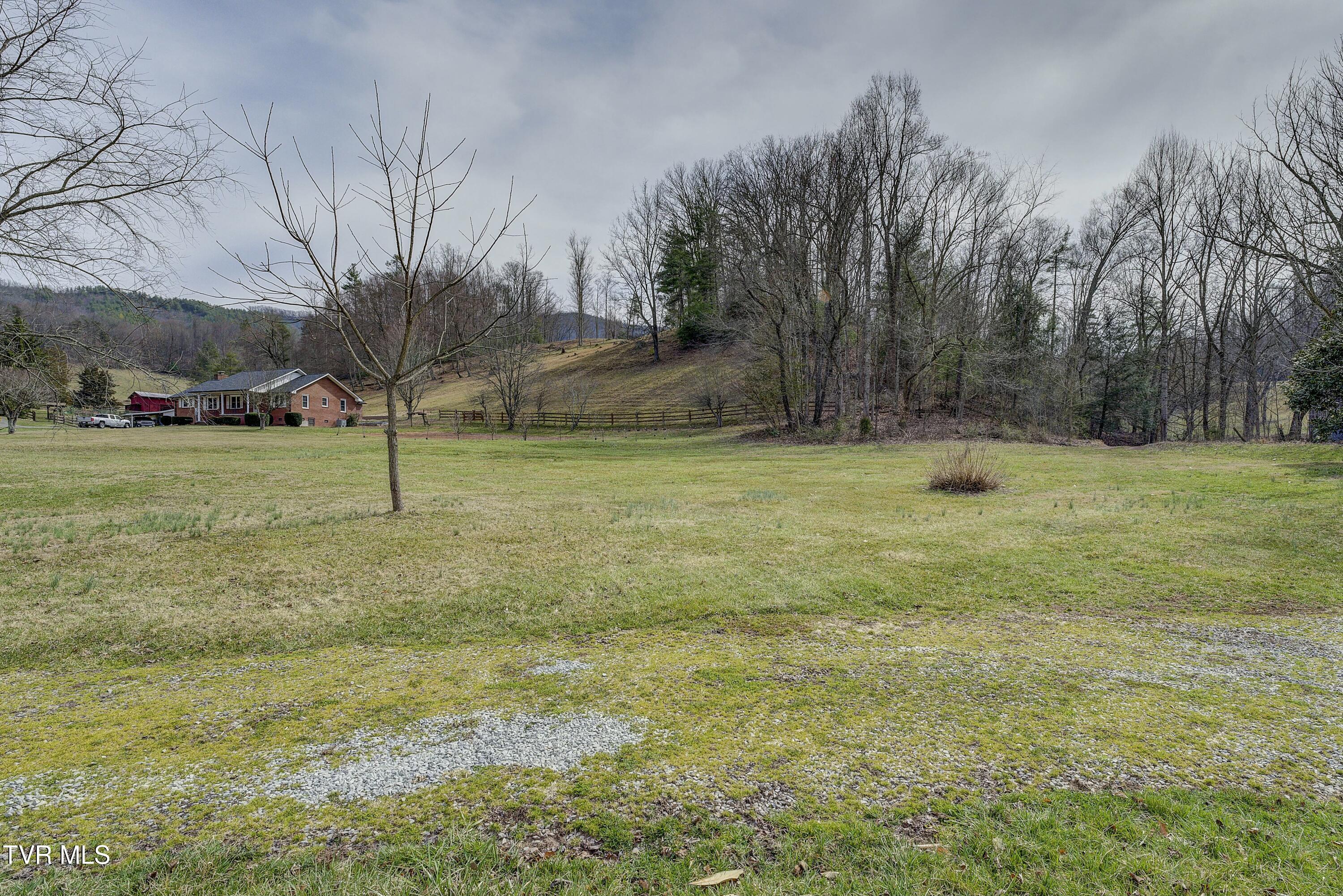 2404 Gap Creek Road Elizabethton, TN 37643 - Photo 7 of 33 tempImageGajr9E