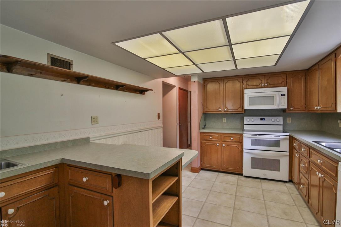 4279 Main Road West Emmaus, PA 18049 - Photo 18 of 47 Gallery Image 18