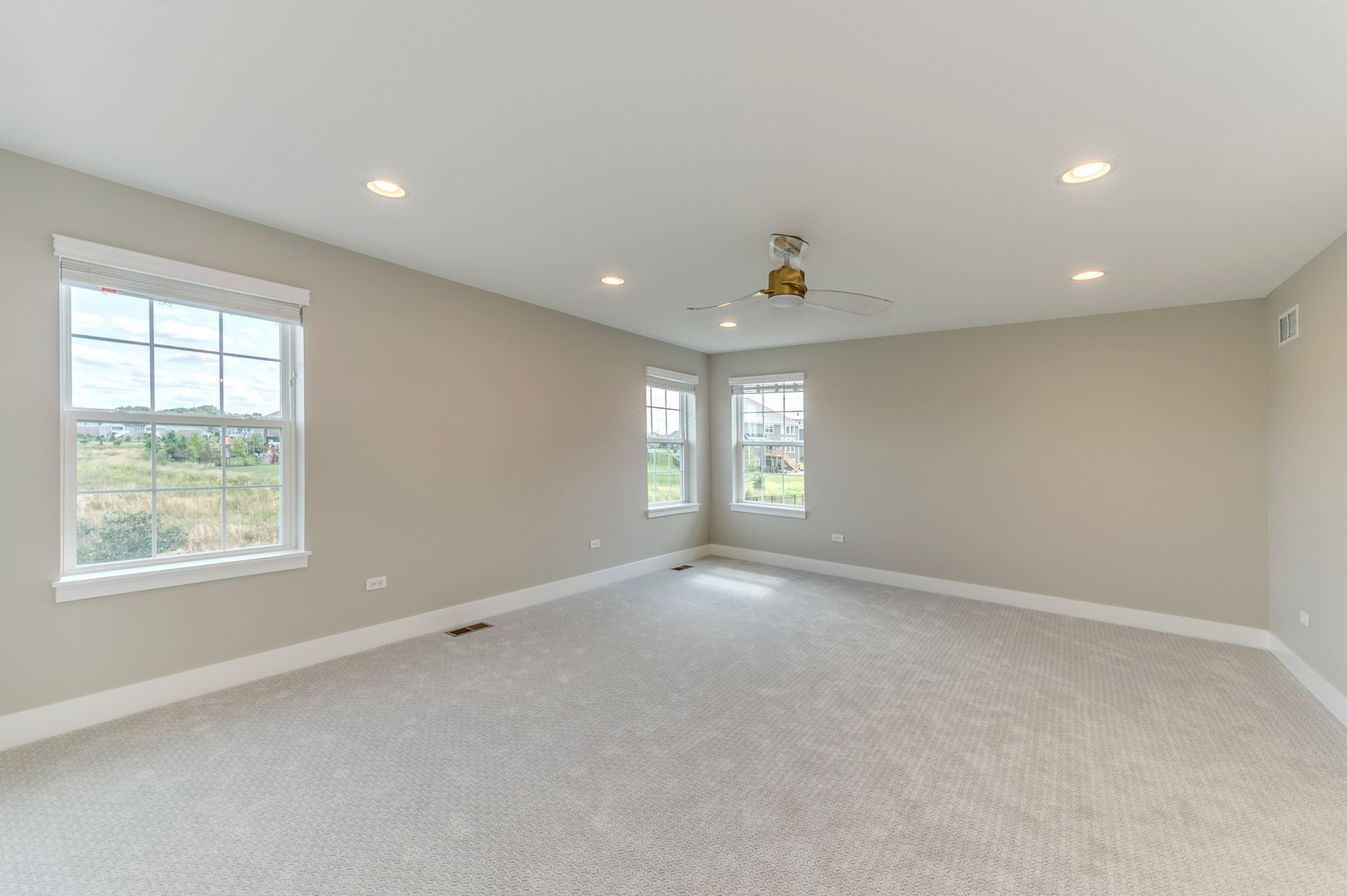 13101 Kettering Way Lemont, IL 60439 - Photo 24 of 36 an empty room with windows