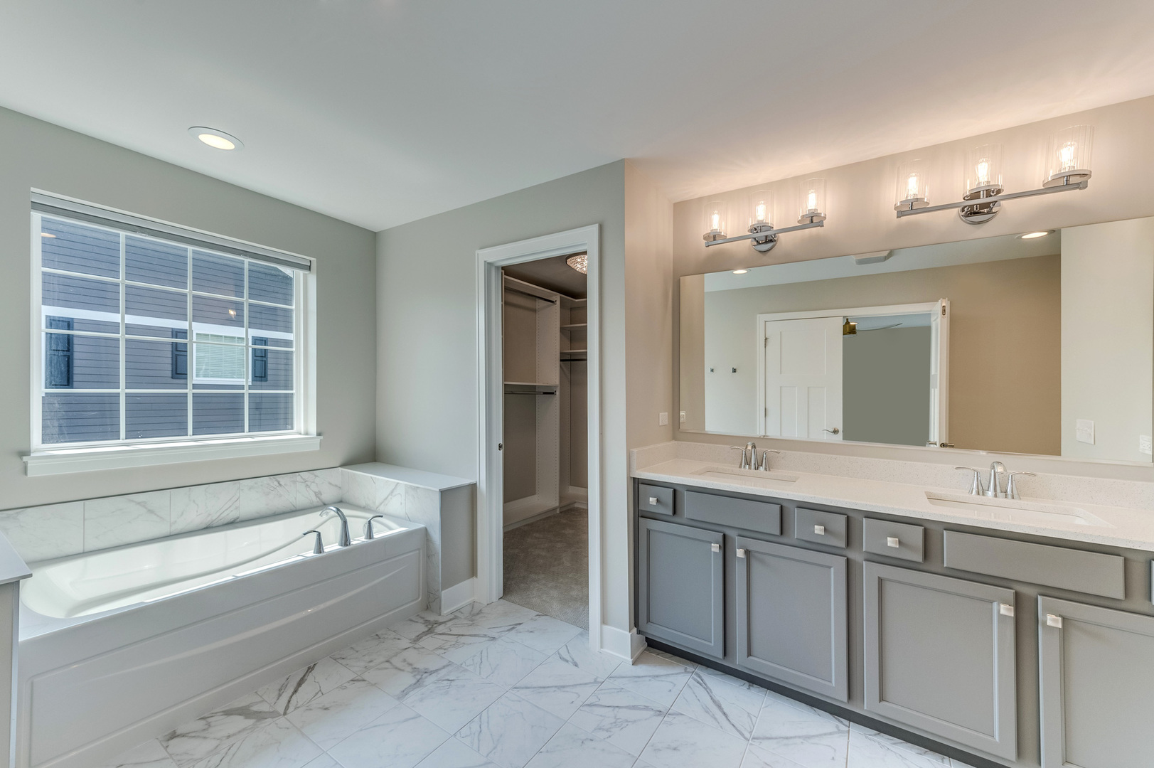 13101 Kettering Way Lemont, IL 60439 - Photo 26 of 36 a bathroom with a tub sink and mirror