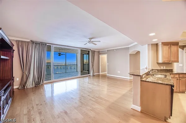 $2,900 | 2090 West First Street, Unit G1607, Fort Myers, FL 33901