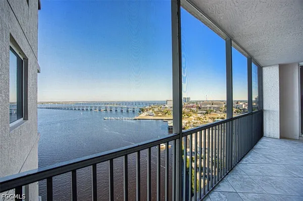 $2,900 | 2090 West First Street, Unit G1607, Fort Myers, FL 33901