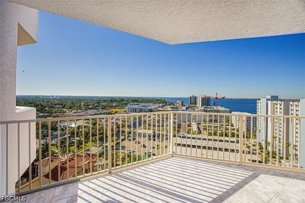 $2,900 | 2090 West First Street, Unit G1607, Fort Myers, FL 33901