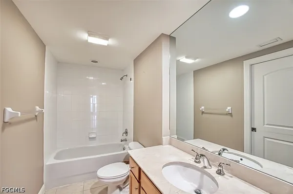 $2,900 | 2090 West First Street, Unit G1607, Fort Myers, FL 33901