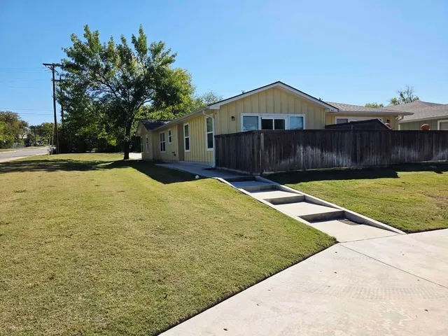 $1,600 | 511 A Avenue K, Marble Falls, TX 78654
