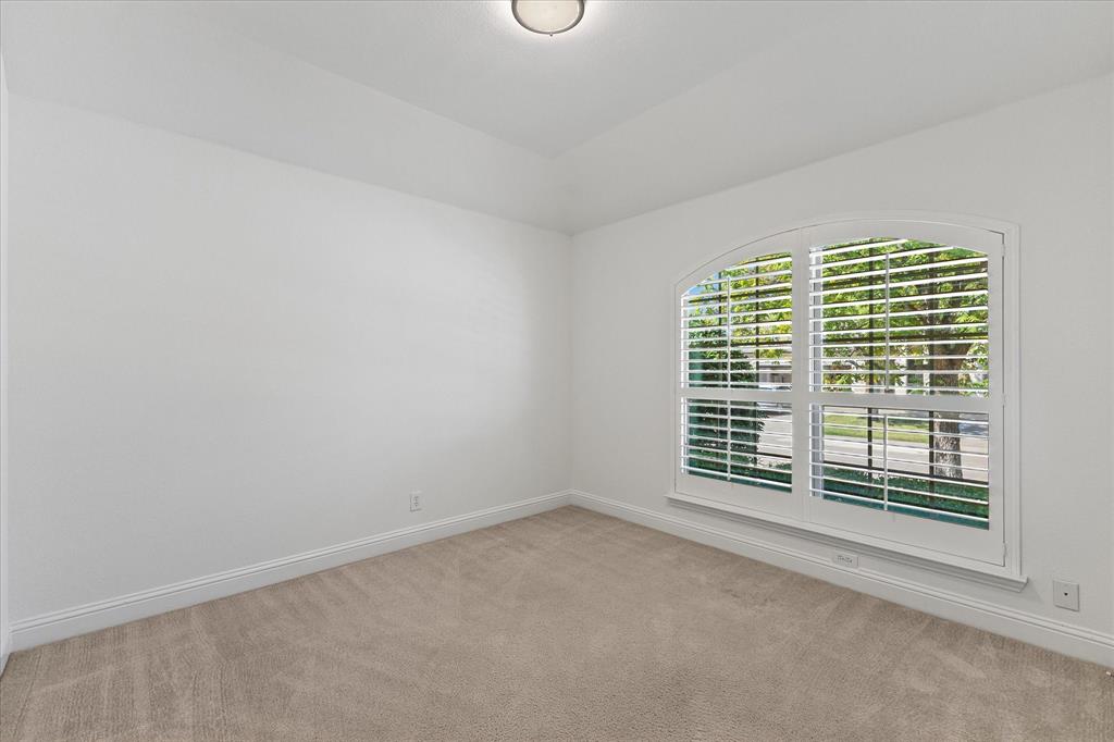 204 Tower Circle Terrell, TX 75160 - Photo 6 of 35 an empty room with a window