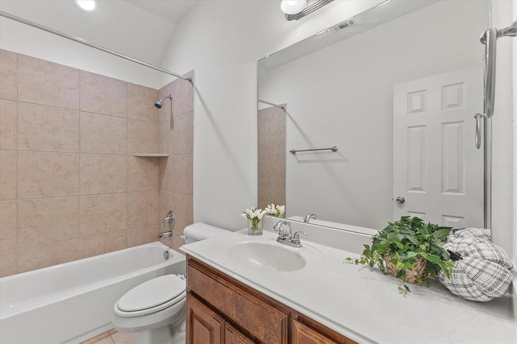 204 Tower Circle Terrell, TX 75160 - Photo 8 of 35 a bathroom with a sink toilet and shower