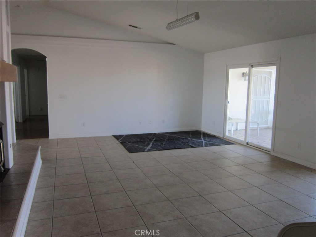 15425 Kasota Road Apple Valley, CA 92307 - Photo 9 of 35