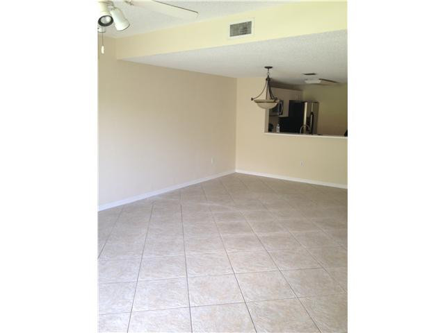 1046 Jeffery Street, Unit 1046 Boca Raton, FL 33487 - Photo 2 of 8 Living Room