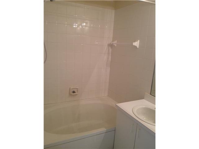 1046 Jeffery Street, Unit 1046 Boca Raton, FL 33487 - Photo 4 of 8 Bathroom