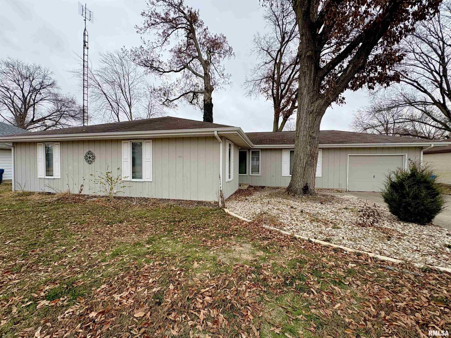 623 Meadowbrook Lane Centralia, IL 62801 - Photo 1 of 16 a house with trees in the background