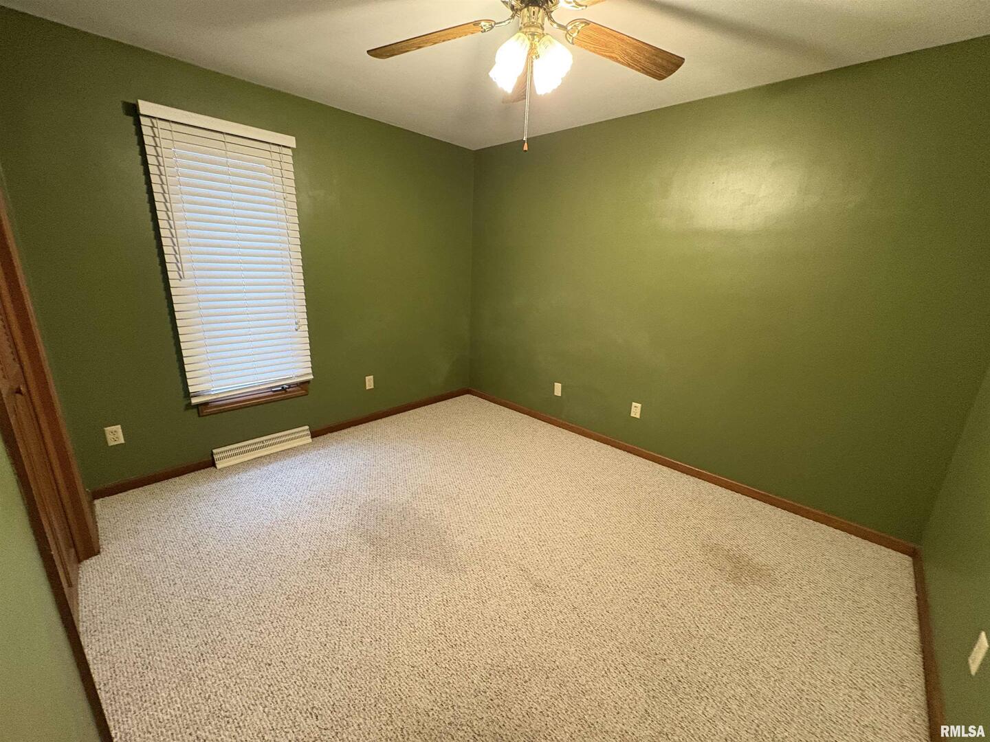 623 Meadowbrook Lane Centralia, IL 62801 - Photo 11 of 16 a view of an empty room with a window