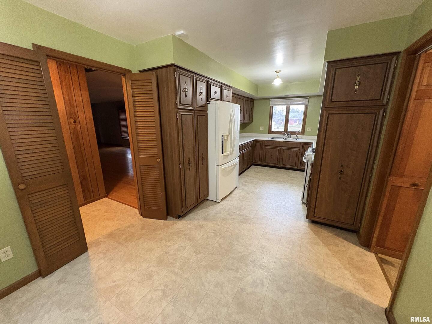 623 Meadowbrook Lane Centralia, IL 62801 - Photo 5 of 16 a view of hallway with furniture and a refrigerator