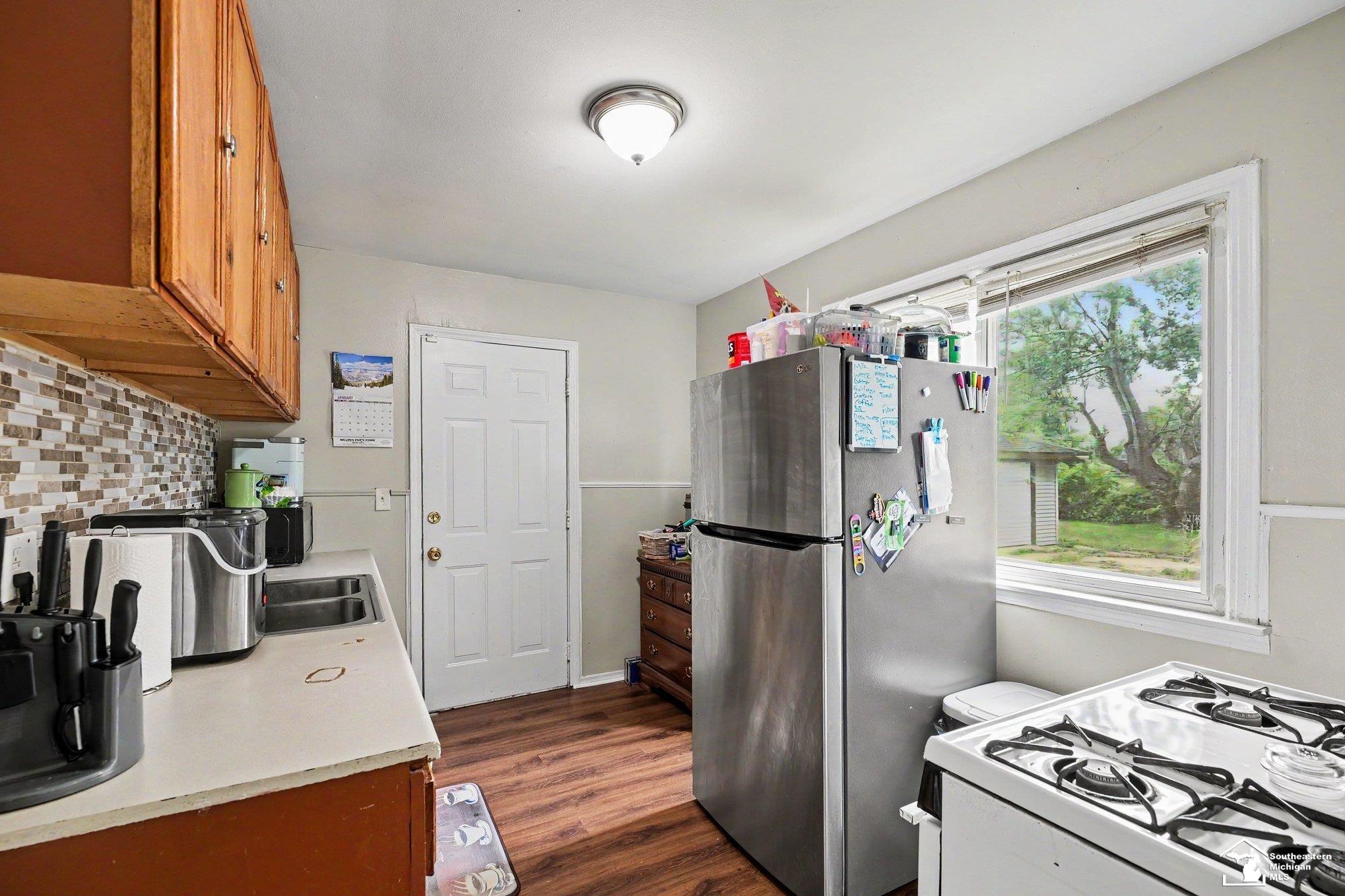8436 Prospect Avenue Warren, MI 48089 - Photo 6 of 15