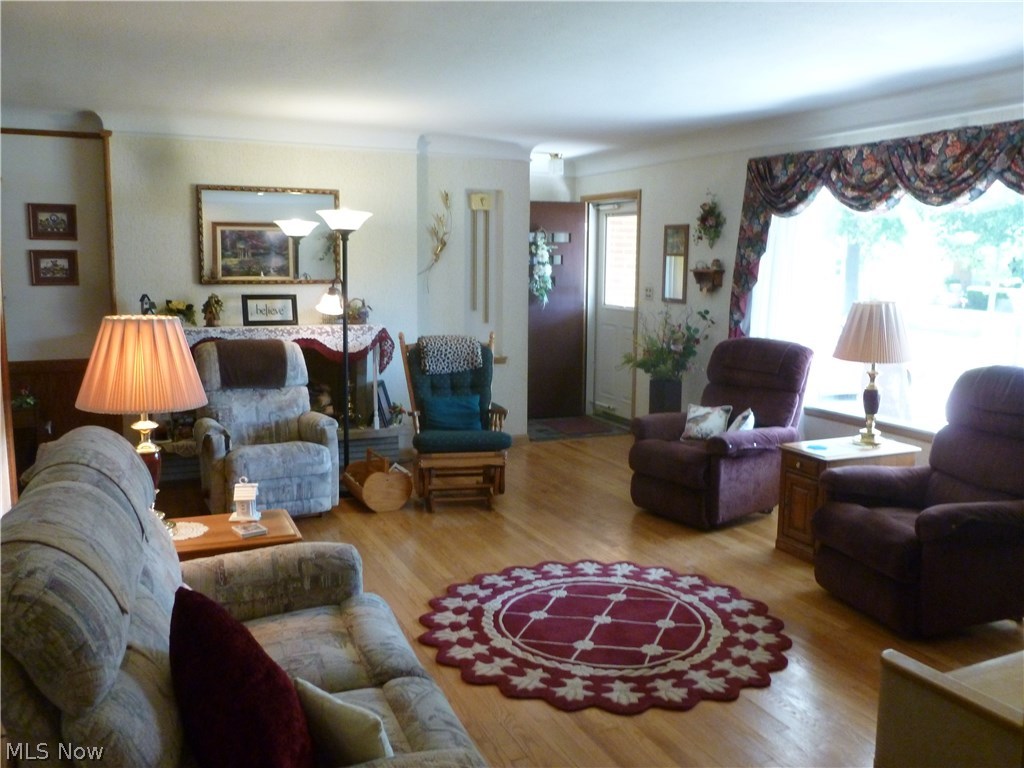 6390 Manchester Road Parma, OH 44129 - Photo 8 of 34
