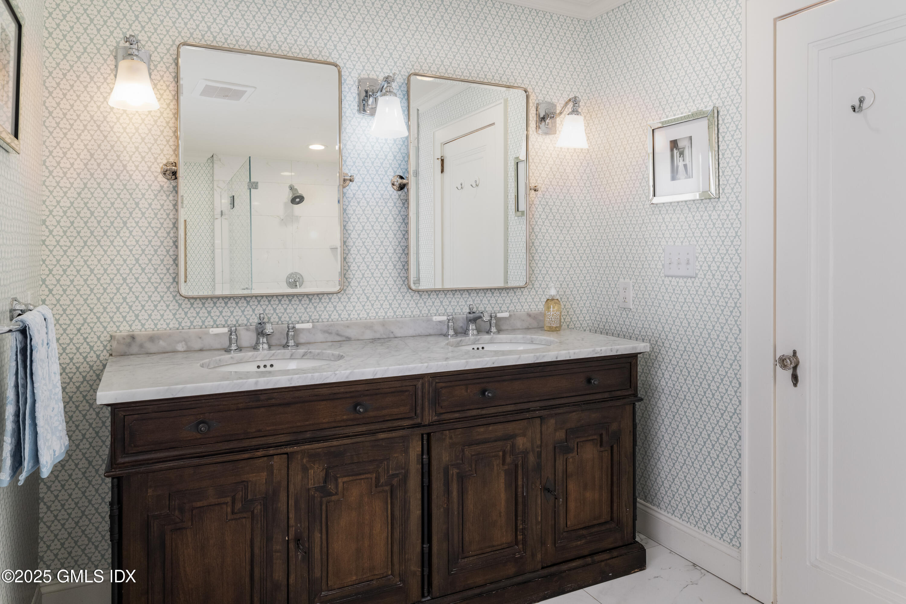 227 Riverside Avenue Riverside, CT 06878 - Photo 14 of 30 Primary Bathroom