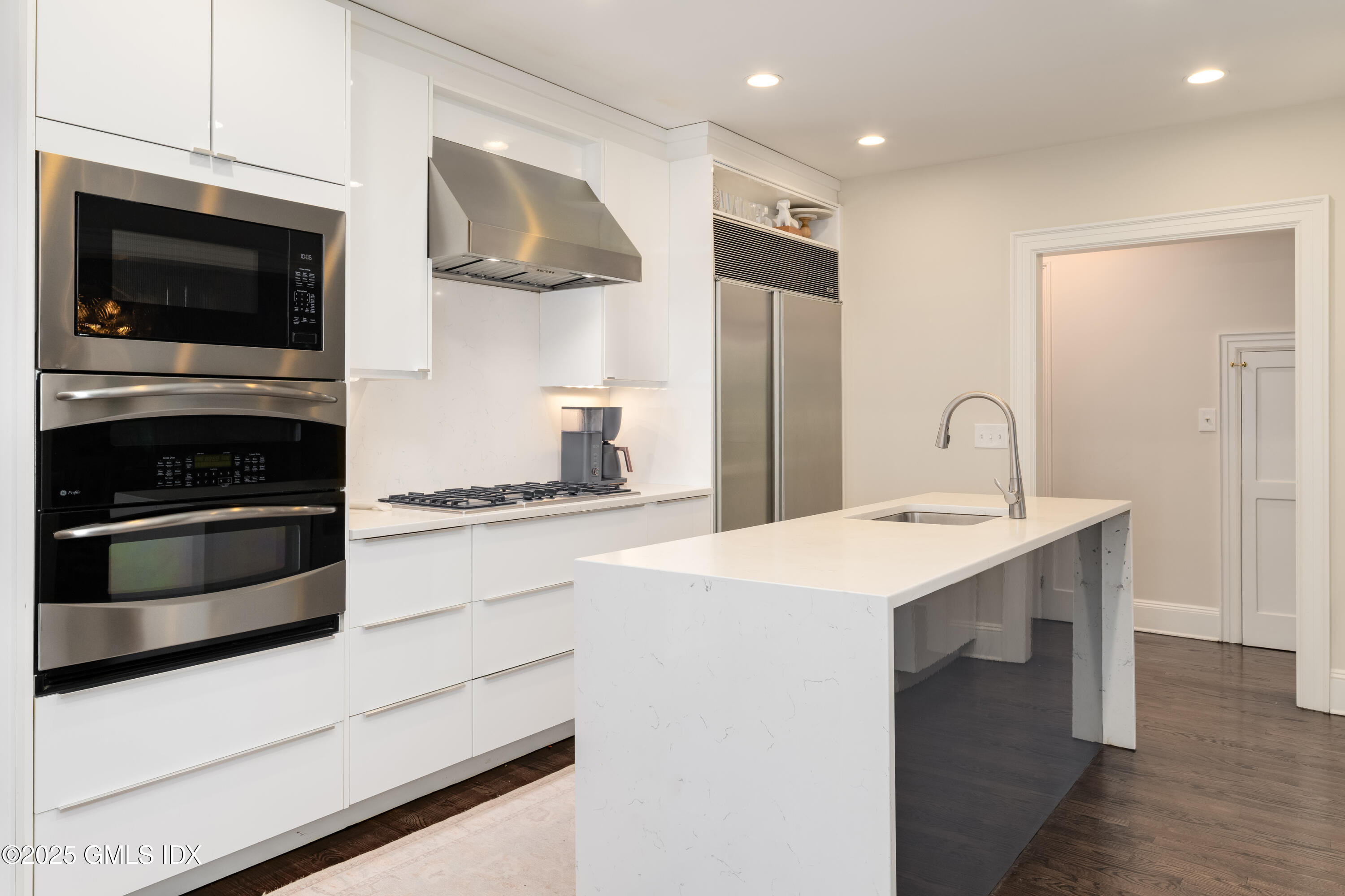 227 Riverside Avenue Riverside, CT 06878 - Photo 7 of 30 Kitchen