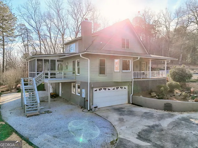a view of a backyard with pathway
