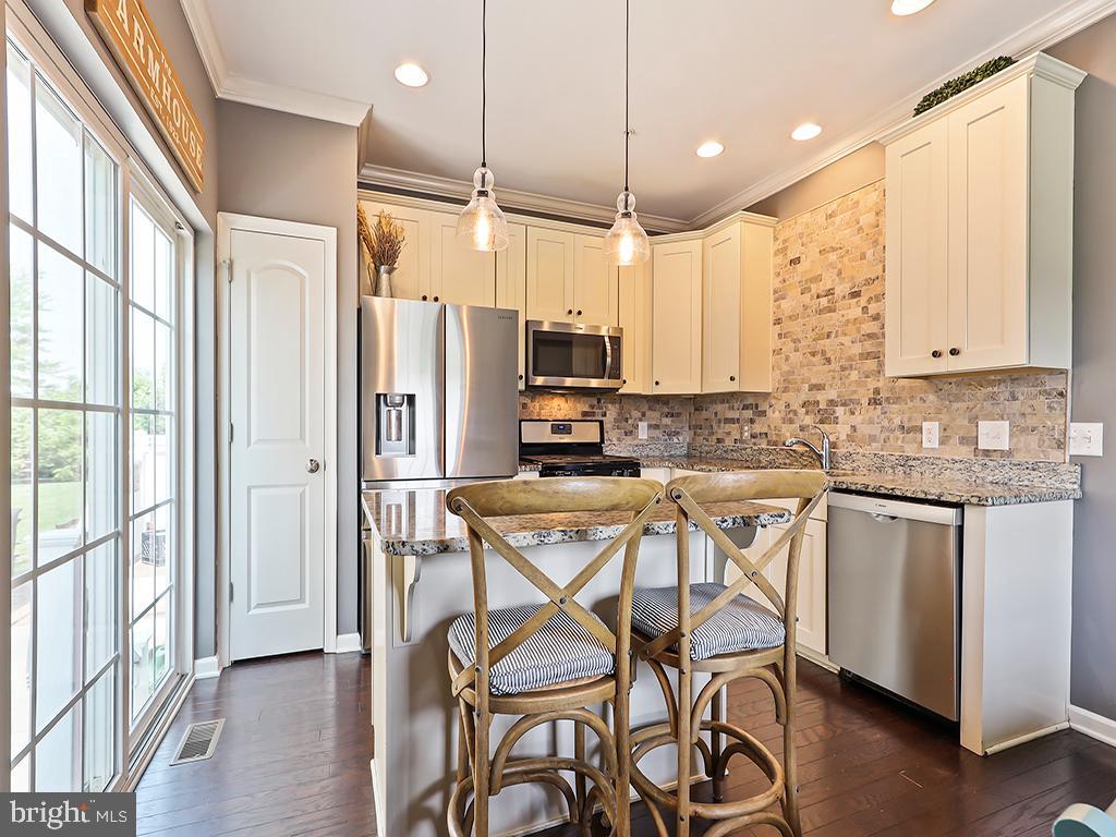 3611 Jacob Stout Road, Unit 5 Doylestown, PA 18902 - Photo 11 of 33 Stone Tile Backsplash