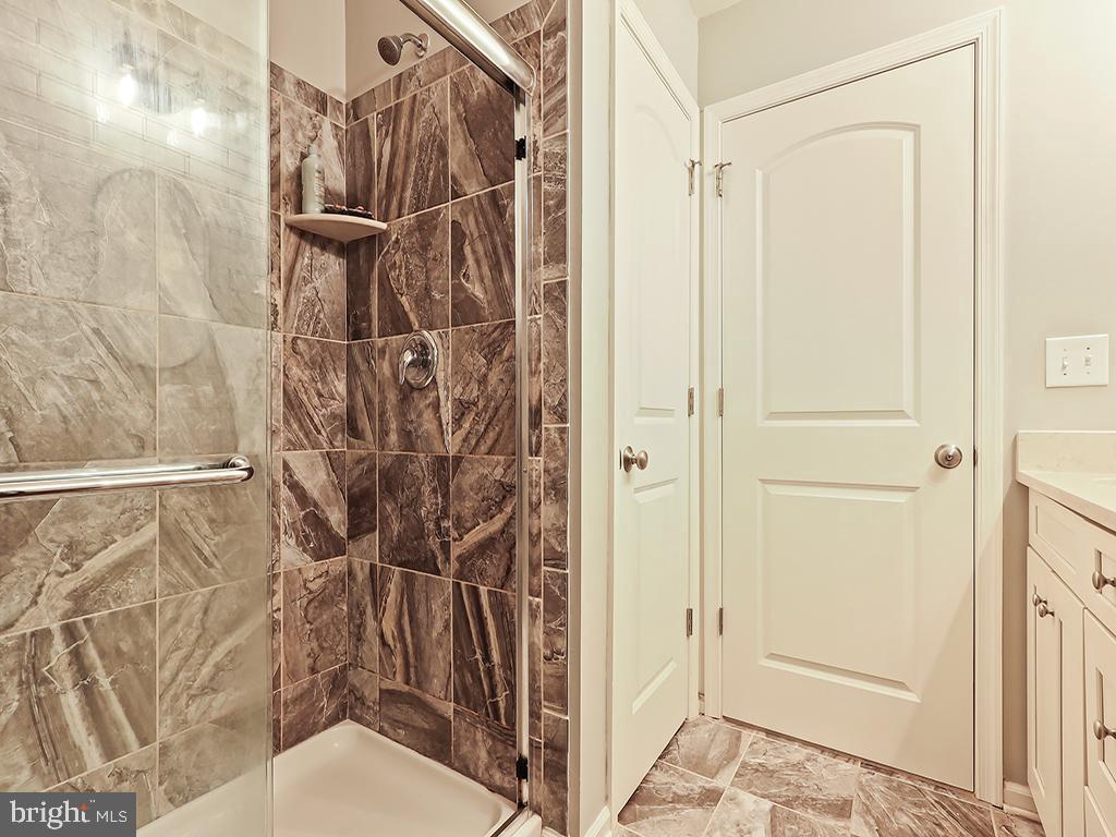 3611 Jacob Stout Road, Unit 5 Doylestown, PA 18902 - Photo 17 of 33 Primary En Suite Bathroom