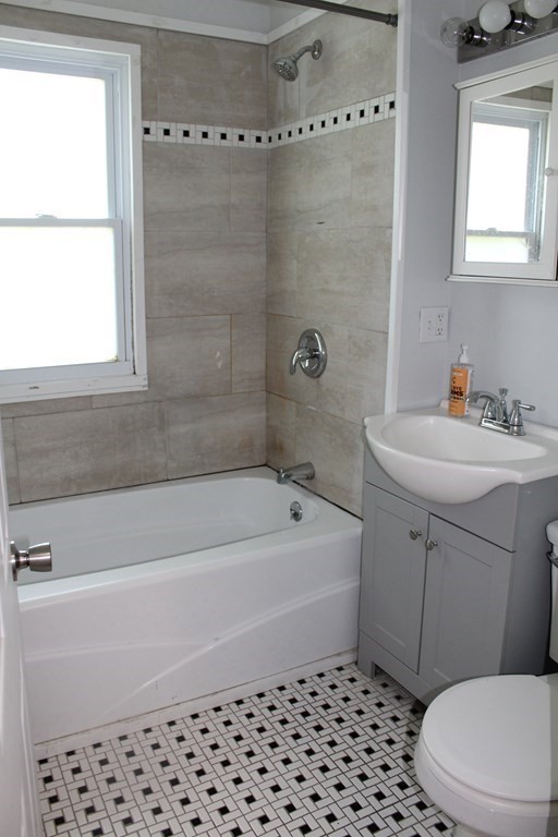 11-13 Lorimer Street Springfield, MA 01151 - Photo 12 of 29 Gallery Image 12