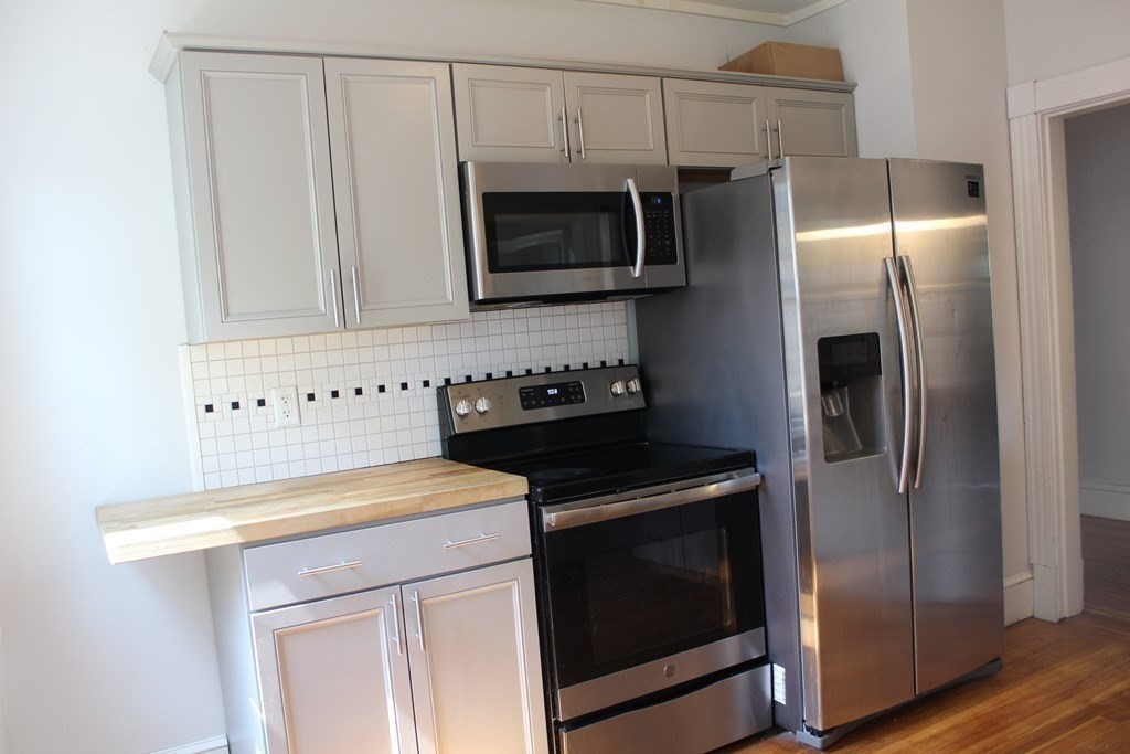 11-13 Lorimer Street Springfield, MA 01151 - Photo 8 of 29 Gallery Image 8