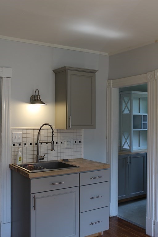 11-13 Lorimer Street Springfield, MA 01151 - Photo 10 of 29 Gallery Image 10