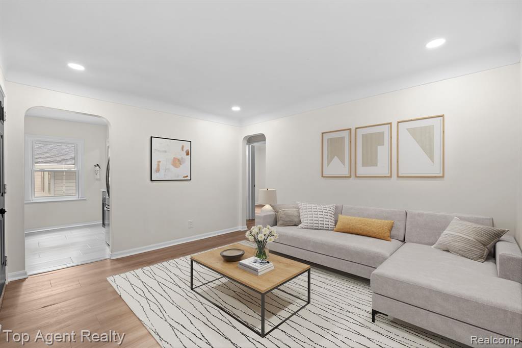 2169 Roslyn Road Grosse Pointe Woods, MI 48236 - Photo 9 of 43
