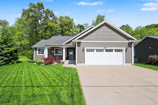 $405,000 | 2006 Lake Avenue, Muskegon, MI 49445