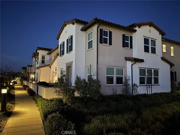 $3,925 | 1064 Delpy Vista Way, Vista, CA 92084