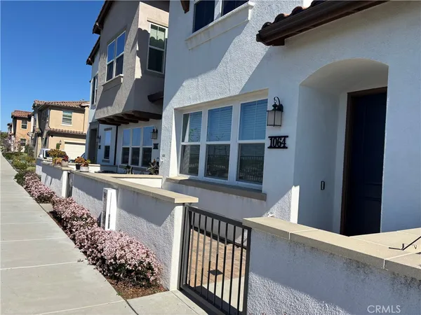 $3,925 | 1064 Delpy Vista Way, Vista, CA 92084