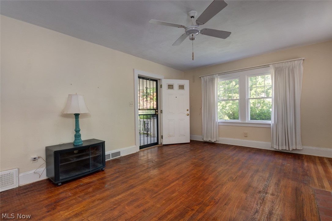 875 Montford Road Cleveland, OH 44121 - Photo 7 of 26 Gallery Image 7