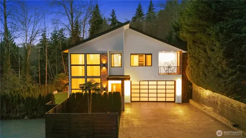a view of outdoor space yard and porch