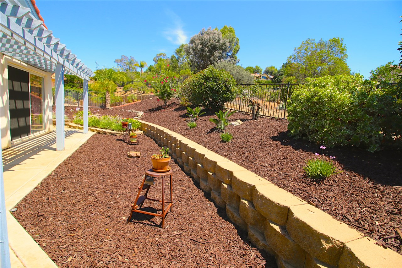 2727 Lobelia Road Alpine, CA 91901 - Photo 9 of 25