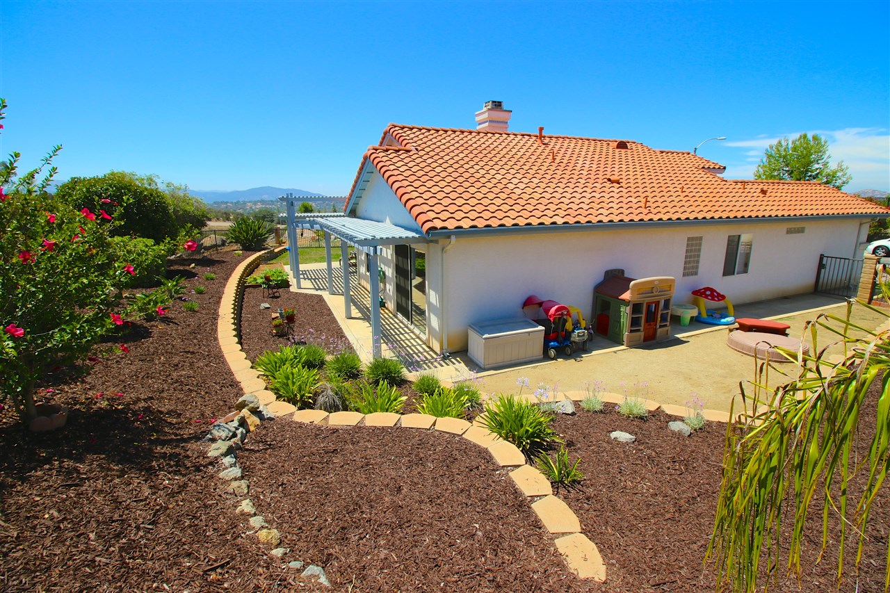 2727 Lobelia Road Alpine, CA 91901 - Photo 10 of 25