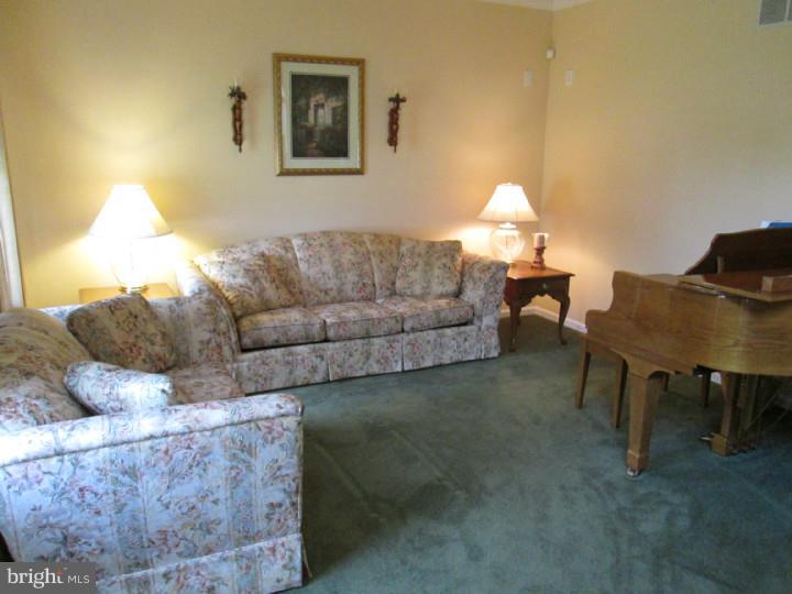 401 Lehigh Road South Glassboro, NJ 08028 - Photo 5 of 25 Living Room