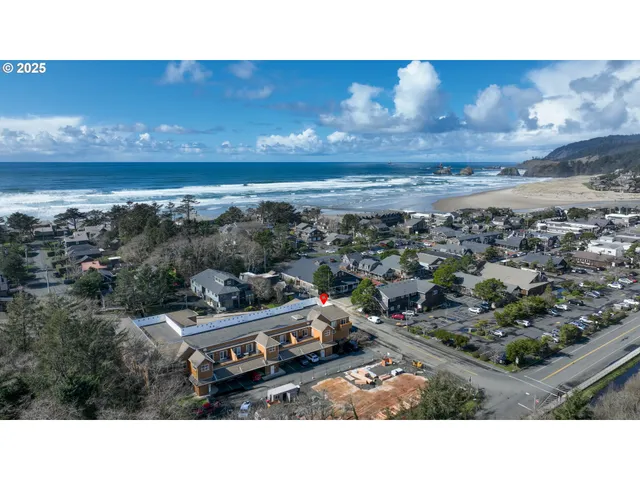 $1,149,000 | 123 South Hemlock Street, Unit 201, Cannon Beach, OR 97110