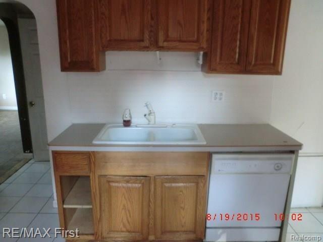 8375 Millis Road Utica, MI 48317 - Photo 8 of 15 CIMG3308.JPG
