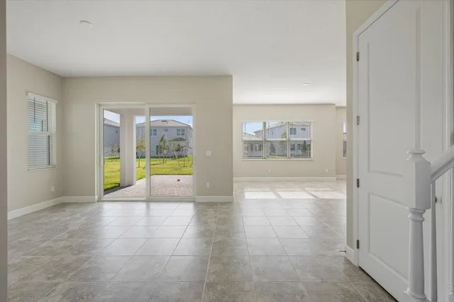 a view of an entryway of the house