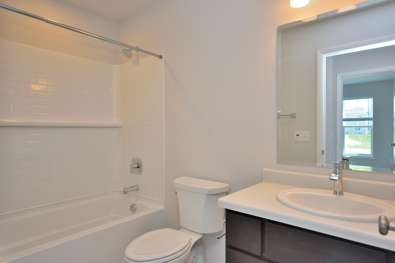 802 5 Mile Road Caledonia, WI 53402 - Photo 17 of 27 Main Bath