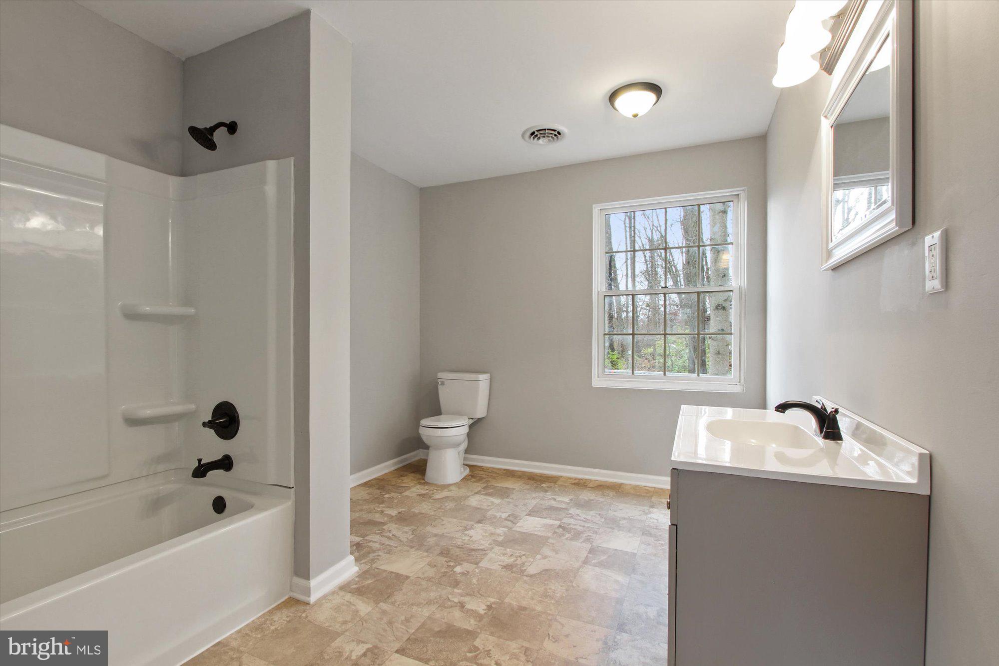 136 Rolling Road Delta, PA 17314 - Photo 14 of 36 Gallery Image 14