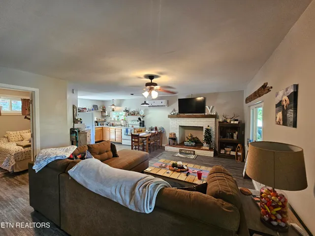 $525,000 | 353 Beach Grove Loop, Sharps Chapel, TN 37866