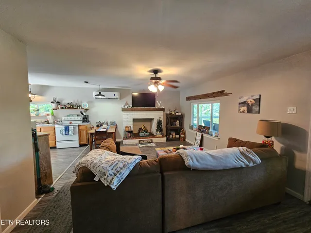 $525,000 | 353 Beach Grove Loop, Sharps Chapel, TN 37866