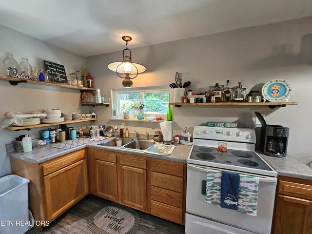 $525,000 | 353 Beach Grove Loop, Sharps Chapel, TN 37866