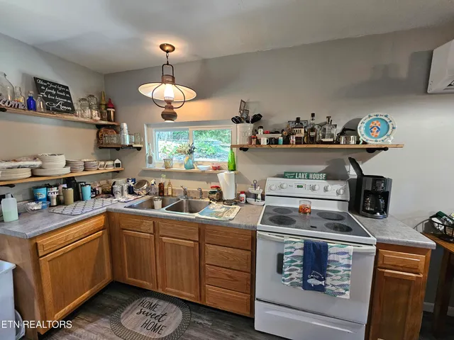 $525,000 | 353 Beach Grove Loop, Sharps Chapel, TN 37866