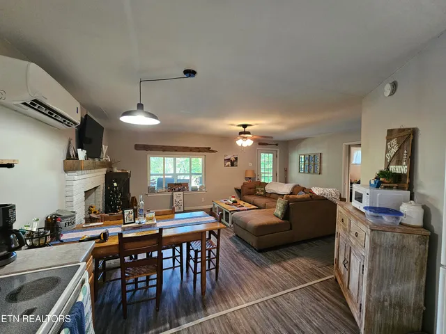 $525,000 | 353 Beach Grove Loop, Sharps Chapel, TN 37866