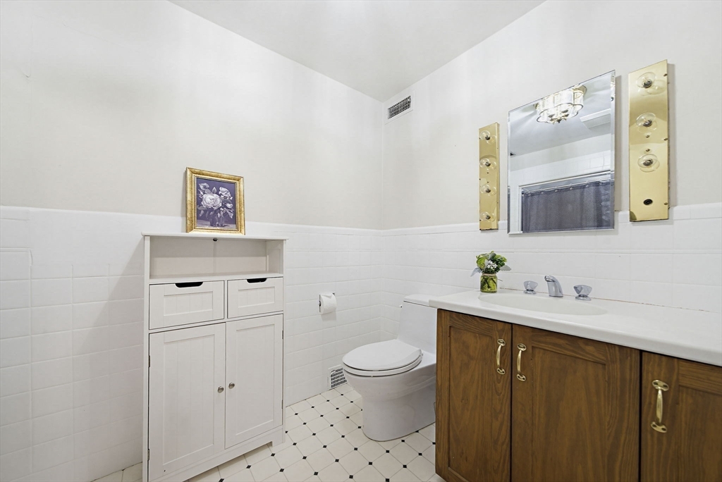 72 Beverly Road Brookline, MA 02467 - Photo 26 of 40