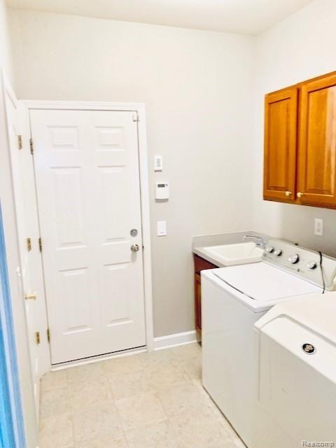 3699 Tremonte Circle Rochester, MI 48306 - Photo 18 of 24 FIRST FLOOR LAUNDRY!!