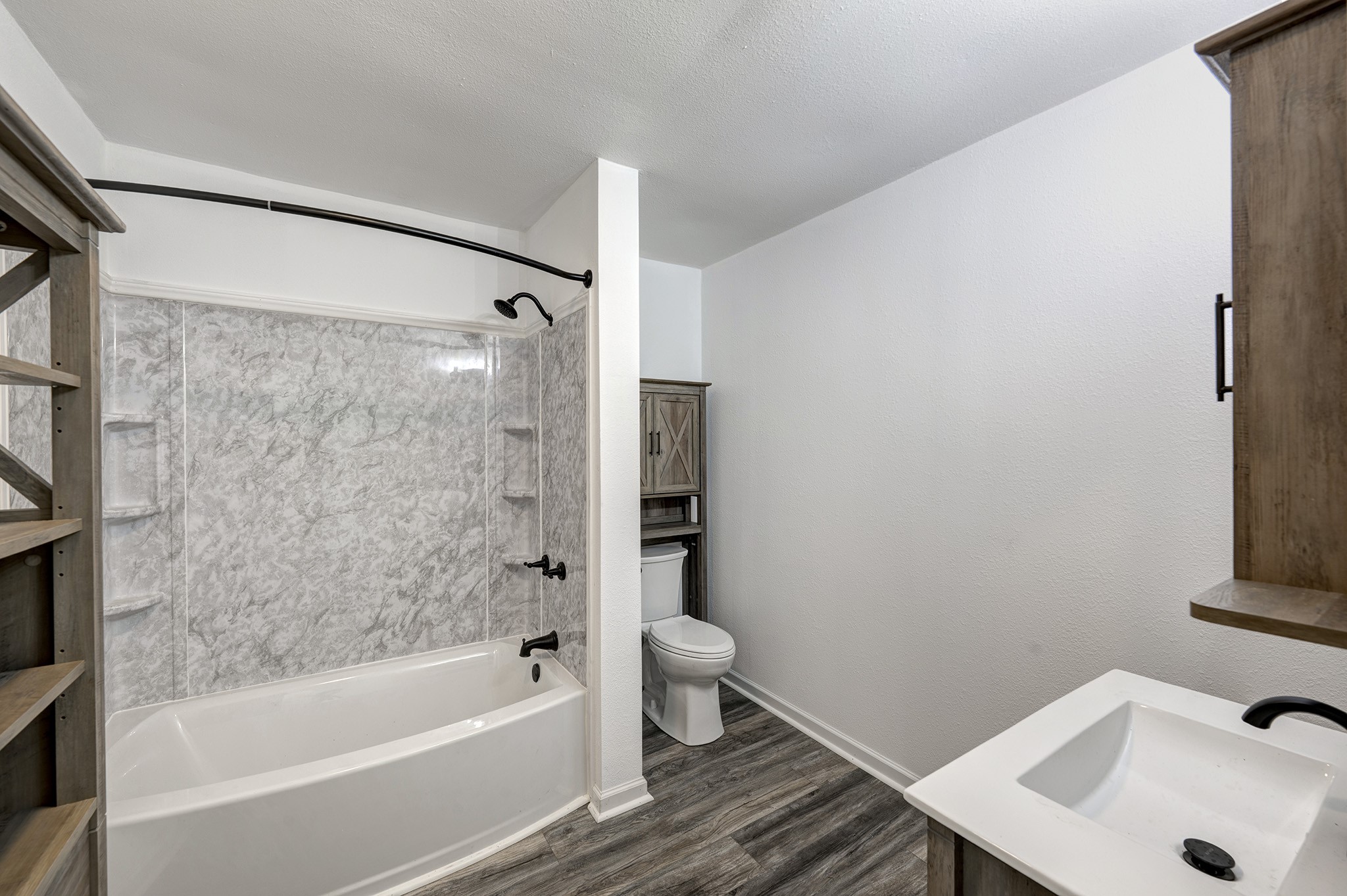 639 Manor Street Houston, TX 77015 - Photo 9 of 42 Primary bathroom with tub/shower combo, new vanity, sink, toilet & medicine cabinet.