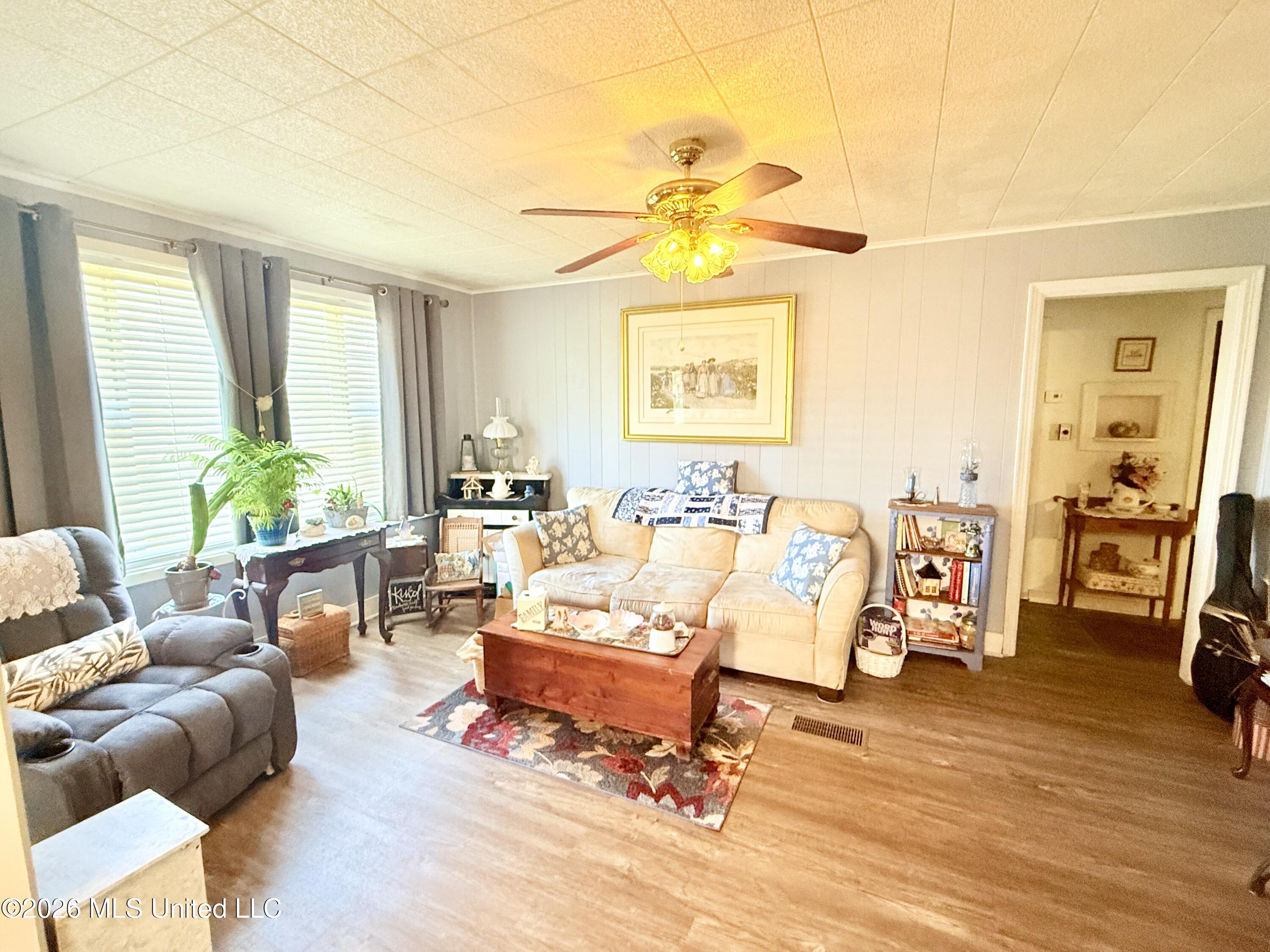 2221 Long Street Grenada, MS 38901 - Photo 2 of 14 IMG_6881